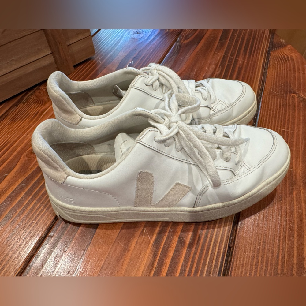 Veja leather shoes sneakers. White. Size 8 womens